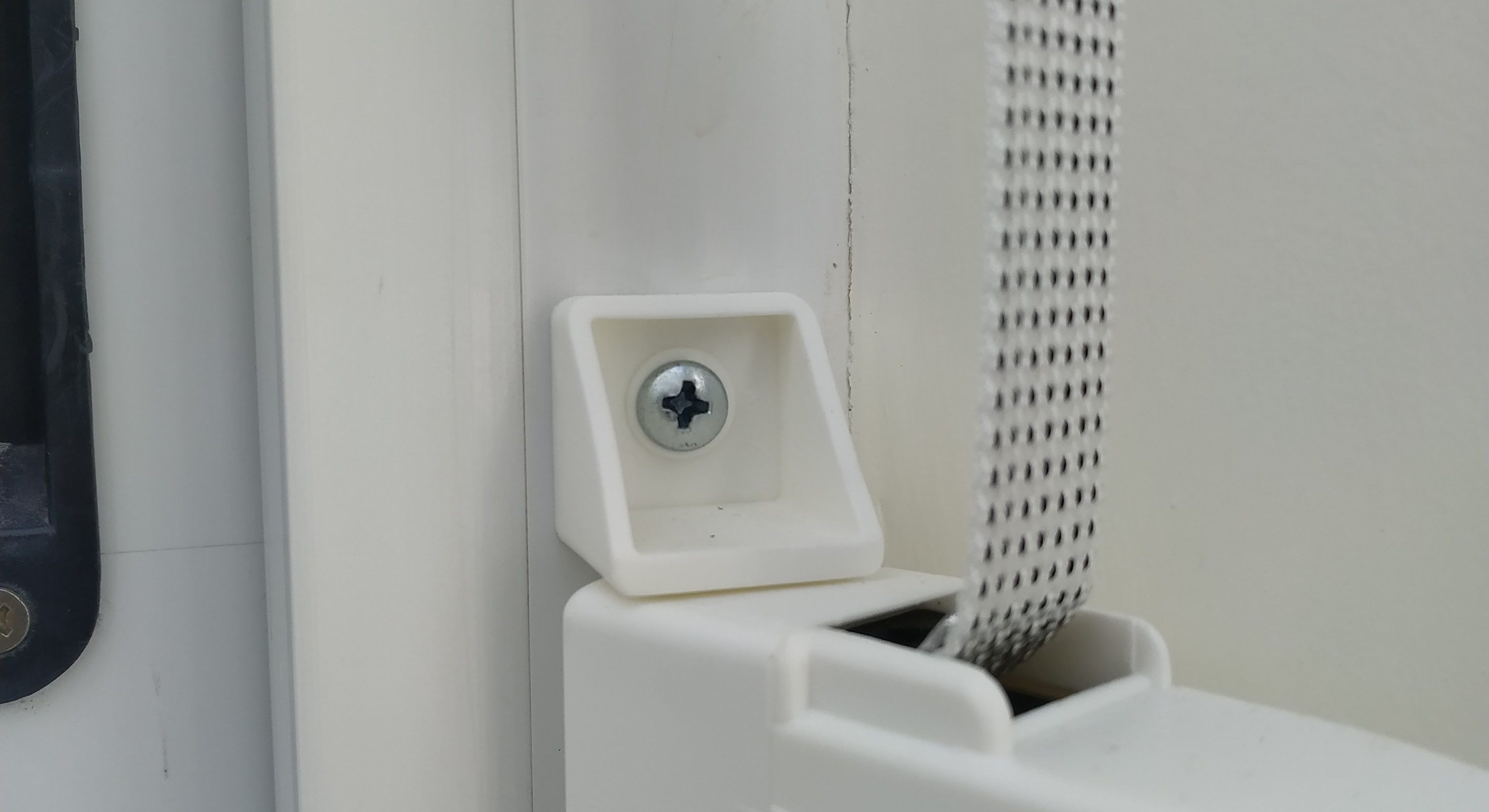 Imagem de um dos serviços ofertados pela empresa Vex Manutenção de Persianas Externas